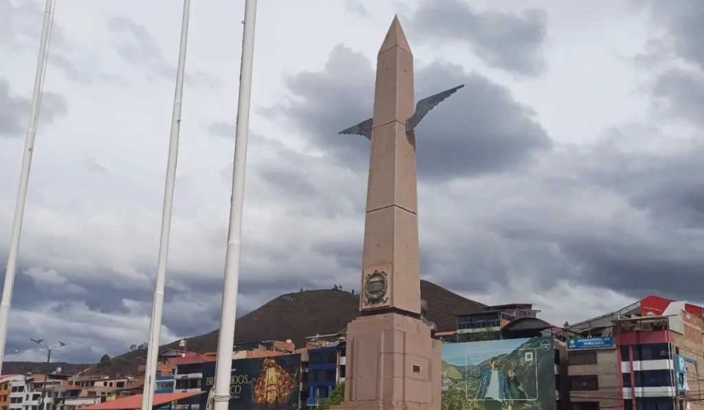 monumento de aviador cusqueño alejandro velasco astete